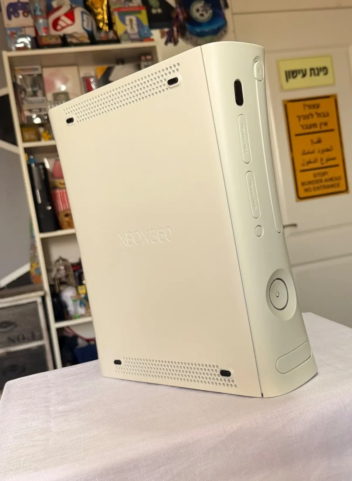 Xbox 360 לבן פרוץ לצרובים + שלט + ספק כוח + הרבה משחקים צרובים