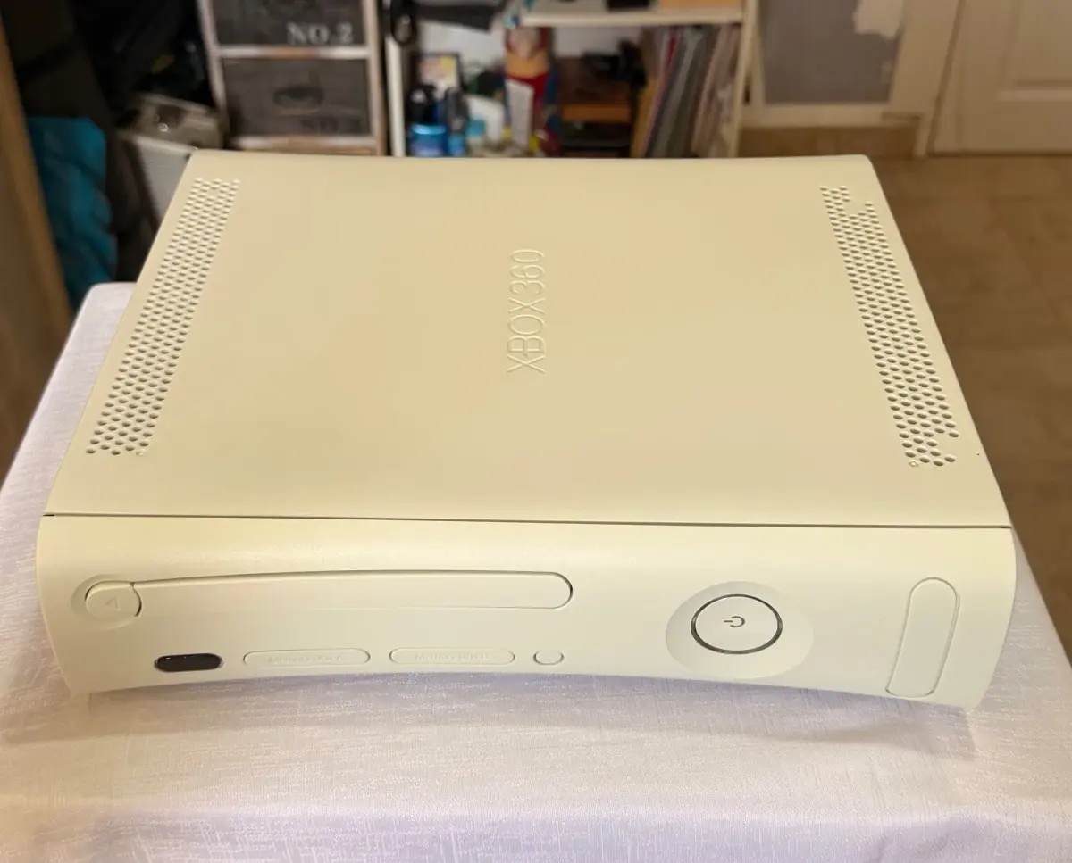 Xbox 360 לבן פרוץ לצרובים + שלט + ספק כוח + הרבה משחקים צרובים 3