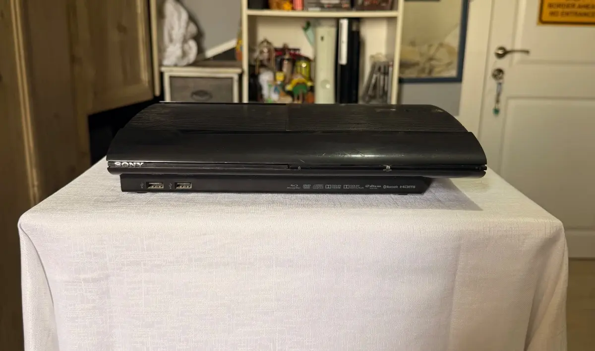 Sony PlayStation 3 super Slim + שלט + ספק כוח 2