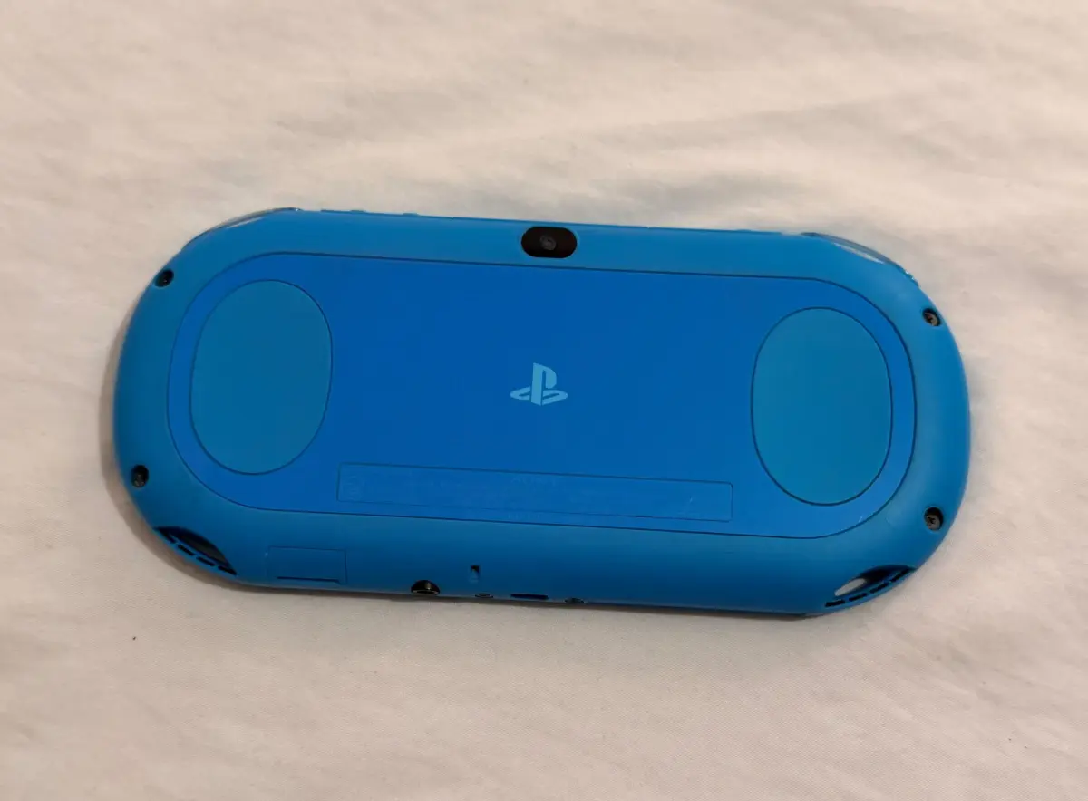 Ps vita 2000 light blue 2