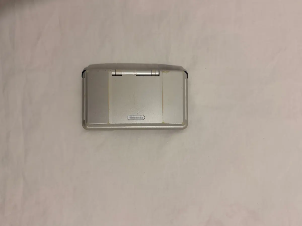 Nintendo DS מקורית כסופה פרוצה + כרטיס R4 2
