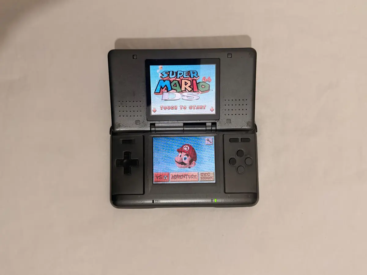Nintendo DS מקורית שחורה פרוצה + כרטיס R4 2