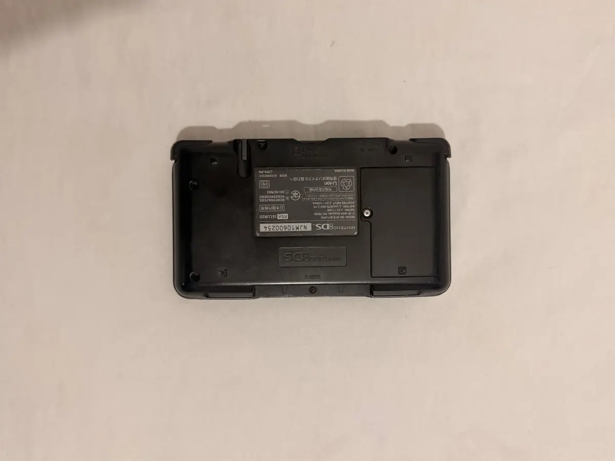 Nintendo DS מקורית שחורה פרוצה + כרטיס R4 4