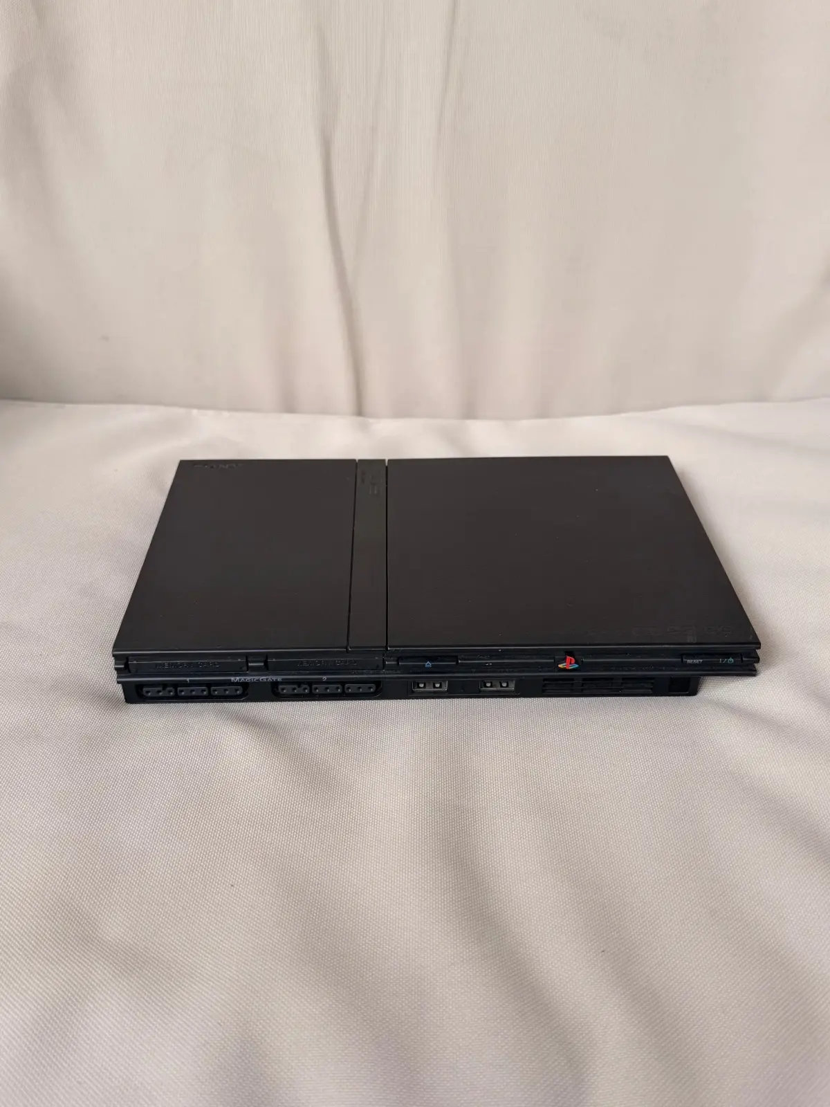 Sony PlayStation 2 Slim SCPH-77004 פרוצה – שלט, כרטיס זיכרון 8MB וכבלים