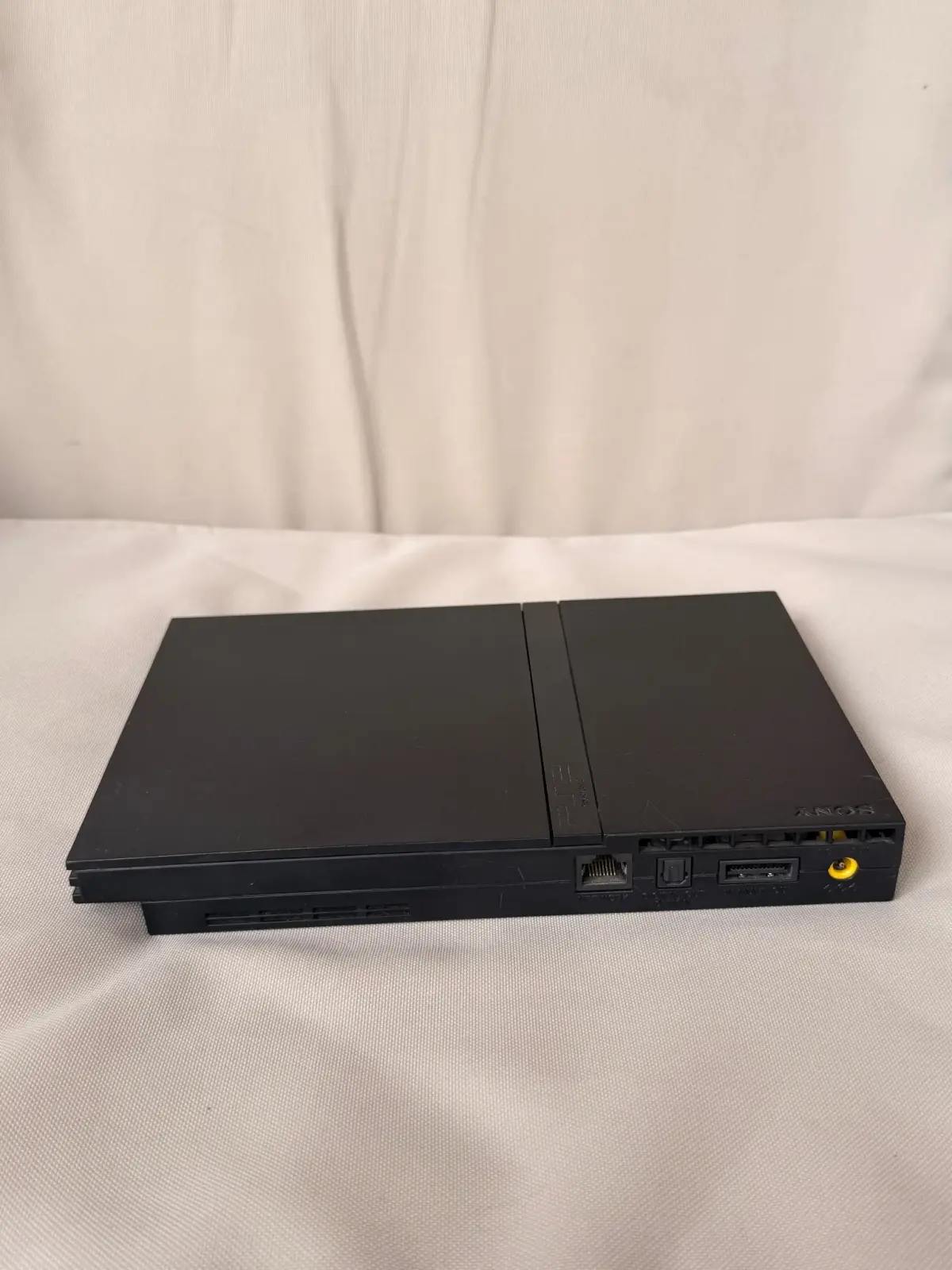 Sony PlayStation 2 Slim SCPH-77004 פרוצה – שלט, כרטיס זיכרון 8MB וכבלים 4
